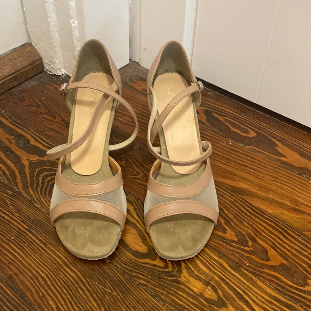 Salsa shoes